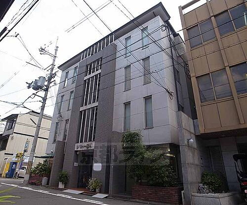 リバティー室町 3階建