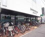 ドーム・シシャースチェ梅津 京都中央信用金庫 梅津支店まで944m 四条通沿いにございます。周辺にはスーパーやコンビニも多くあり