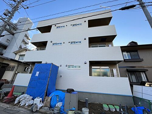 広島県広島市安佐南区西原３丁目 3階建