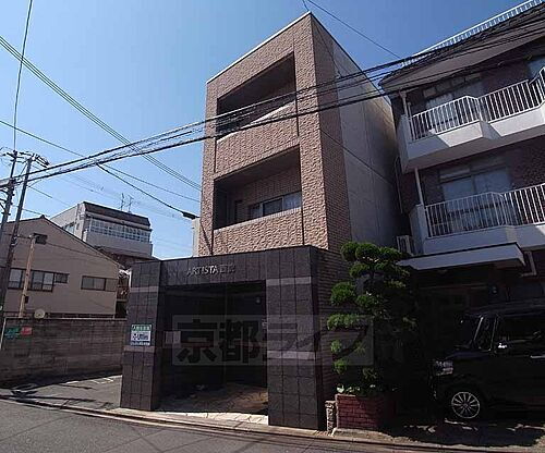 京都府京都市右京区西院西今田町 3階建