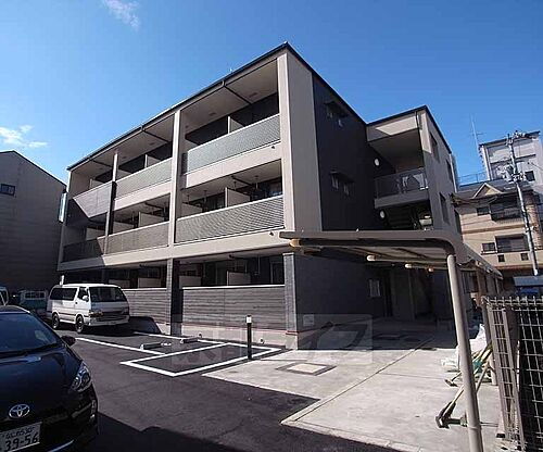 京都府京都市右京区梅津石灘町 築10年10ヶ月 3階建