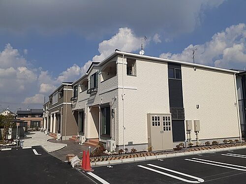 大阪府羽曳野市高鷲８丁目 2階建 築1年未満