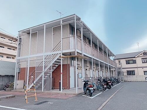 兵庫県宝塚市山本丸橋１丁目 2階建