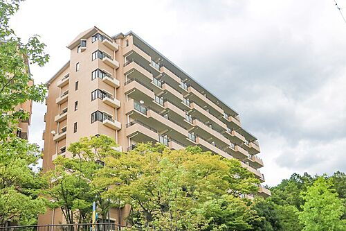 ＵＲルミナス箕面の森五番街 9階建