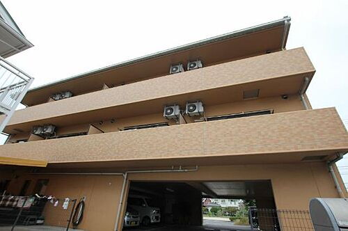 広島県尾道市高須町 3階建