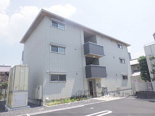 滋賀県守山市守山２丁目 3階建 