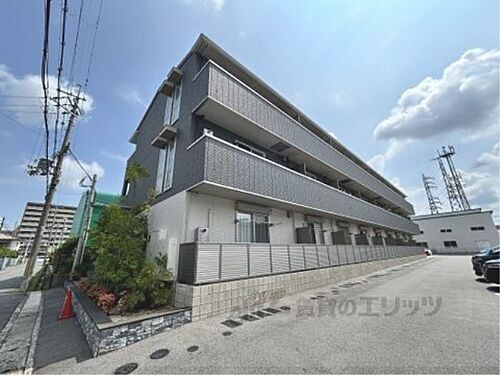 滋賀県守山市勝部４丁目 築3年10ヶ月 3階建