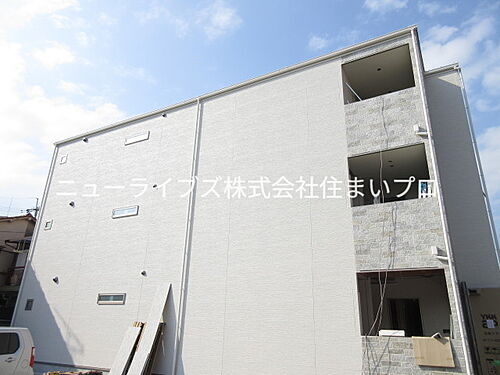 大阪府寝屋川市大利元町 築6年 3階建