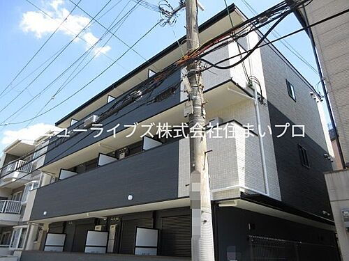 大阪府門真市石原町  3階建