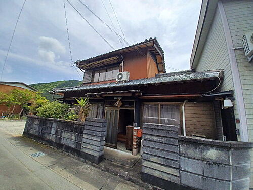 三重県松阪市飯南町深野 2階建