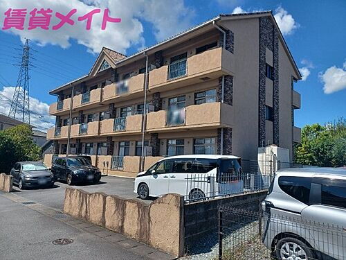 三重県松阪市石津町 3階建