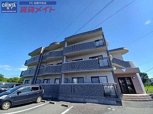 三重県松阪市内五曲町 3階建
