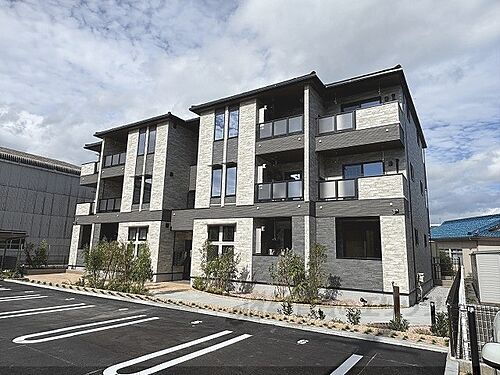 滋賀県彦根市八坂町 3階建 