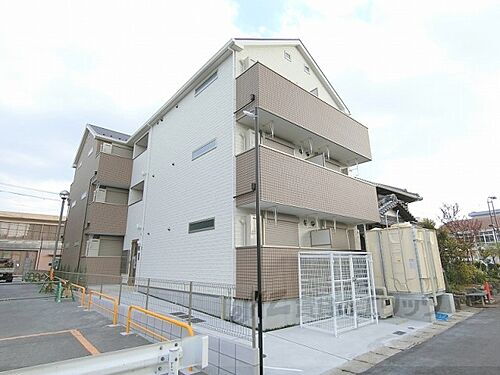 滋賀県野洲市小篠原 築2年9ヶ月 3階建
