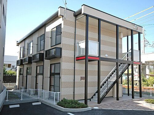 レオパレスベルシー 2階建