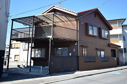 広島県安芸郡海田町堀川町 2階建