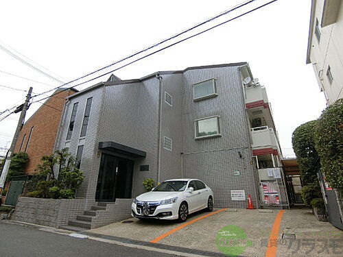 大阪府茨木市総持寺駅前町 3階建