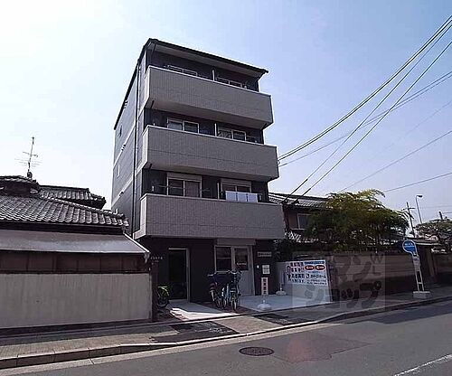 京都府京都市右京区太秦安井辻ノ内町 4階建