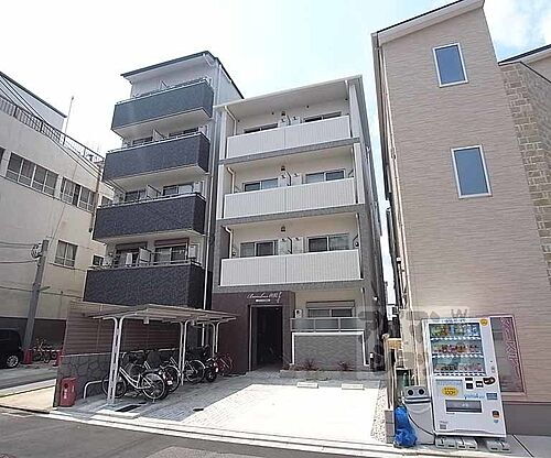 京都府京都市右京区西院清水町 4階建