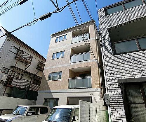 京都府京都市右京区山ノ内五反田町 築9年9ヶ月 4階建