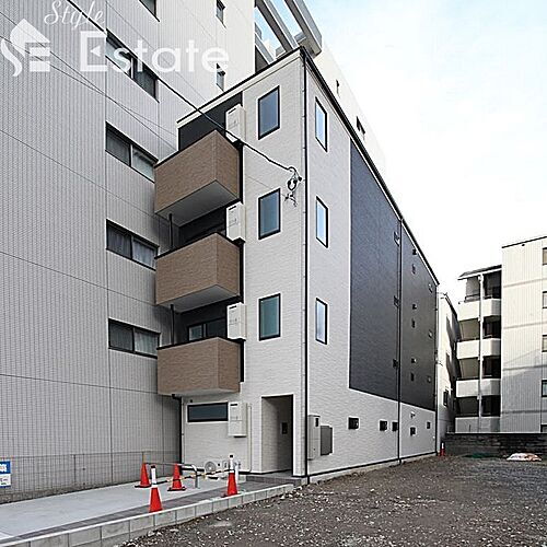 愛知県名古屋市北区平安１丁目 築2年12ヶ月 4階建