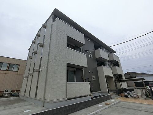 千葉県市原市八幡北町３丁目 3階建