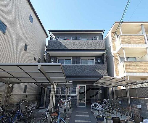 京都府京都市上京区桐木町 3階建