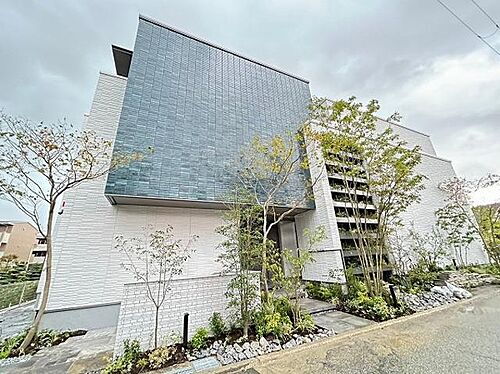 大阪府池田市神田１丁目 3階建