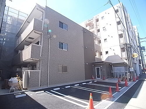 兵庫県加古川市平岡町新在家１丁目 3階建 築8年4ヶ月