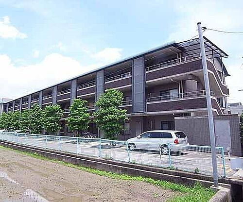 京都府京都市南区久世築山町 3階建 築25年4ヶ月