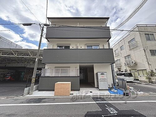 京都府京都市下京区西七条東八反田町 3階建 