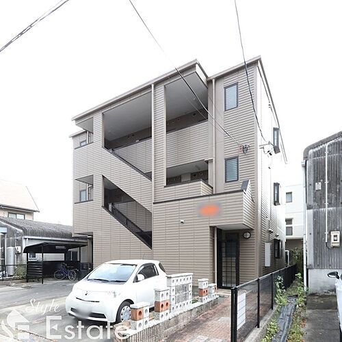 愛知県名古屋市名東区香流１丁目 3階建 築21年10ヶ月