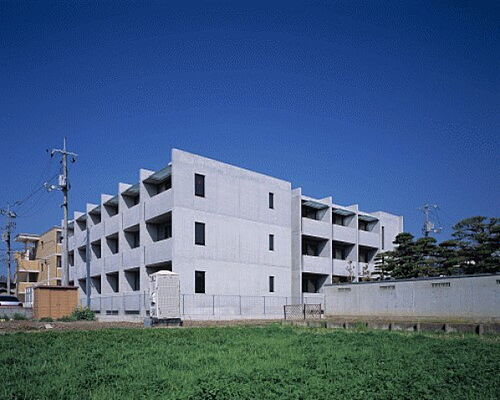 ＬＡＧＯＭ 3階建