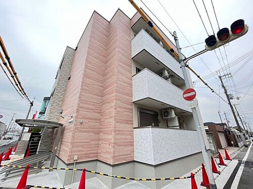 大阪府堺市西区浜寺諏訪森町中３丁 3階建 築1年11ヶ月