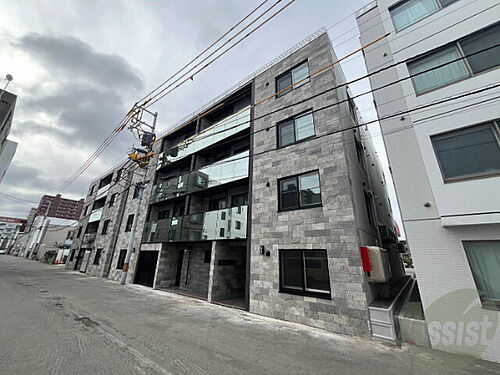 北海道札幌市中央区南五条西１１丁目 4階建 