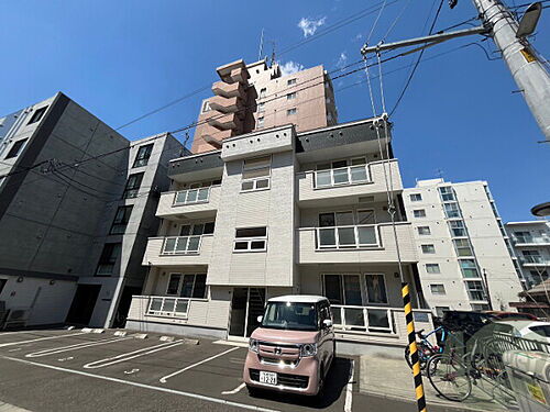 北海道札幌市中央区南十条西１２丁目 3階建 築6年11ヶ月