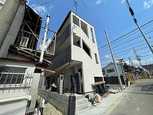 京都府京都市伏見区深草上横縄町 築1年10ヶ月 3階建