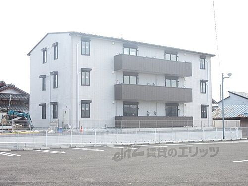 滋賀県彦根市小泉町 3階建