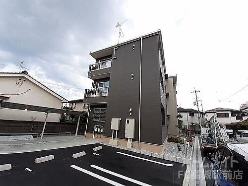 大阪府高槻市氷室町２丁目 築1年6ヶ月 3階建