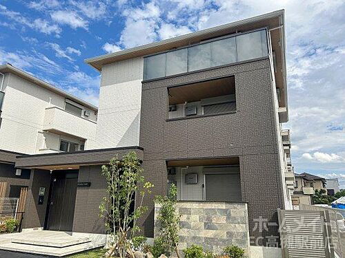 大阪府高槻市下田部町１丁目  3階建