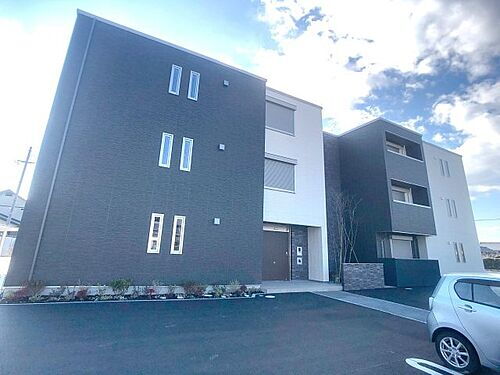 滋賀県守山市勝部２丁目 築0年12ヶ月 3階建