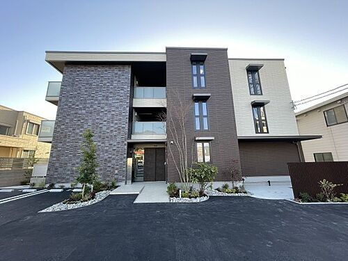 滋賀県彦根市外町 築2年 3階建