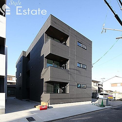 愛知県名古屋市守山区鳥羽見２丁目 3階建 