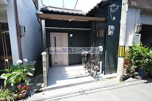 六万寺町２丁目貸家