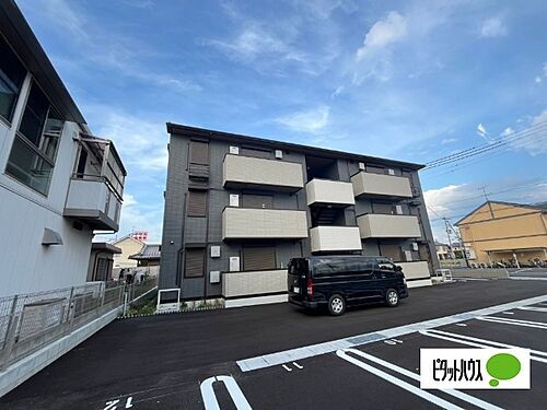 滋賀県近江八幡市出町  3階建