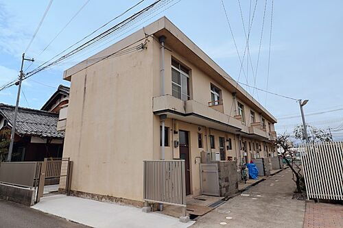 滋賀県近江八幡市中村町 2階建
