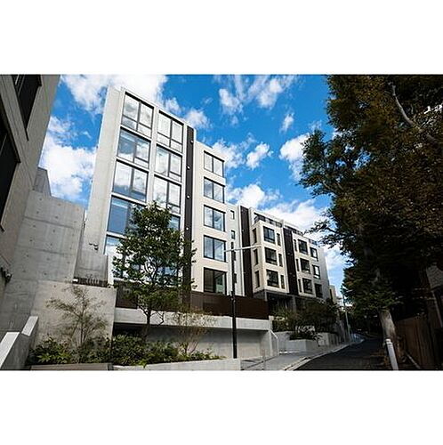 東京都品川区東大井３丁目 地上5階地下2階建 築3年9ヶ月