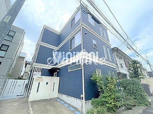 東京都新宿区愛住町 3階建
