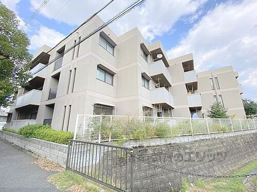 大阪府交野市天野が原町１丁目 3階建