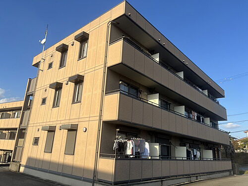 兵庫県三木市緑が丘町西５丁目 3階建 築20年